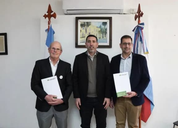 El CGE firmó convenios con Adimer y Enersa para potenciar la capacitación laboral y la formación profesional en la provincia - imagen de origen