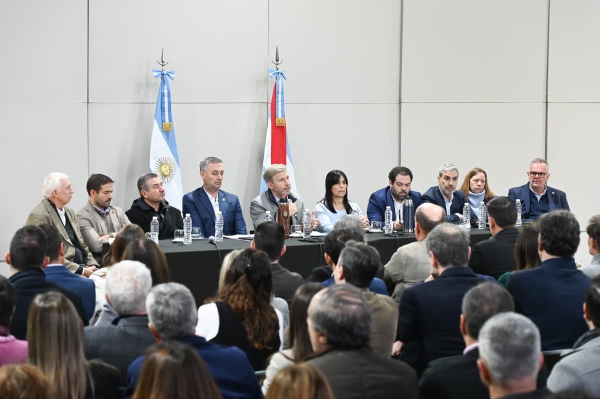 Frigerio ordenó a sus funcionarios “ponerse la camiseta y salir a la cancha” - imagen de origen