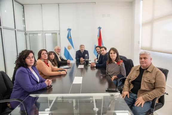 Ultiman detalles del nuevo convenio colectivo de trabajo para la Administración Pública Provincial - imagen de origen