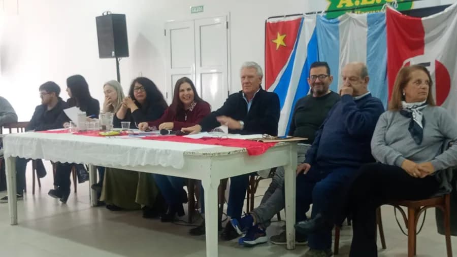 Sin certezas sobre el calendario electoral, el congreso de la UCR postergó la discusión política | Análisis - imagen de origen