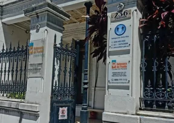 La Defensoría del Pueblo se presentó en el amparo colectivo por el cambio dispuesto por la Provincia en los comedores escolares - imagen de origen