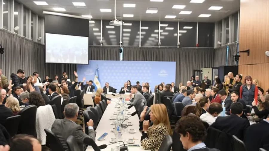 La oposición presiona al Gobierno por la morosidad y convoca a una sesión en Diputados | Análisis - imagen de origen