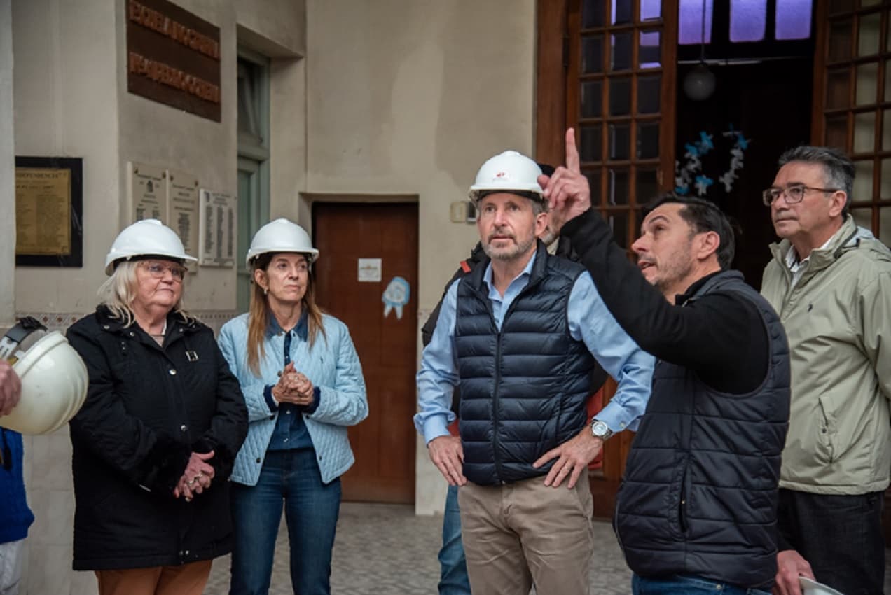 El gobernador recorrió en Diamante la obra de restauración de la Escuela Independencia - imagen de origen