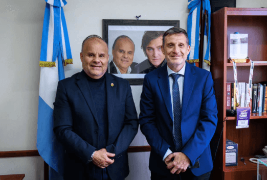 El rector de la Uader se reunió con el jefe de los libertarios en Entre Ríos - imagen de origen