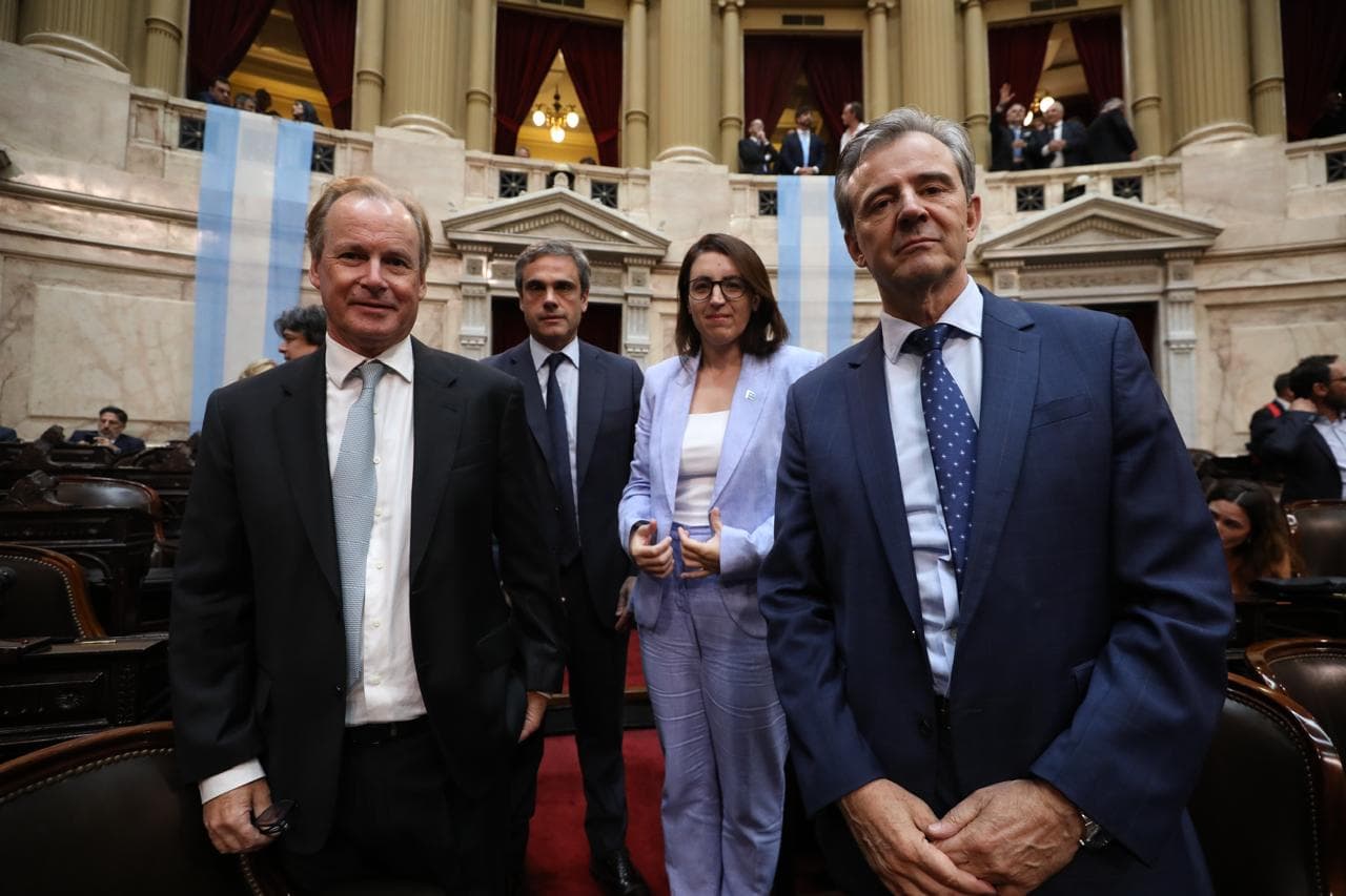 Legisladores piden a Frigerio una reunión por cierre de empresas y despidos - imagen de origen