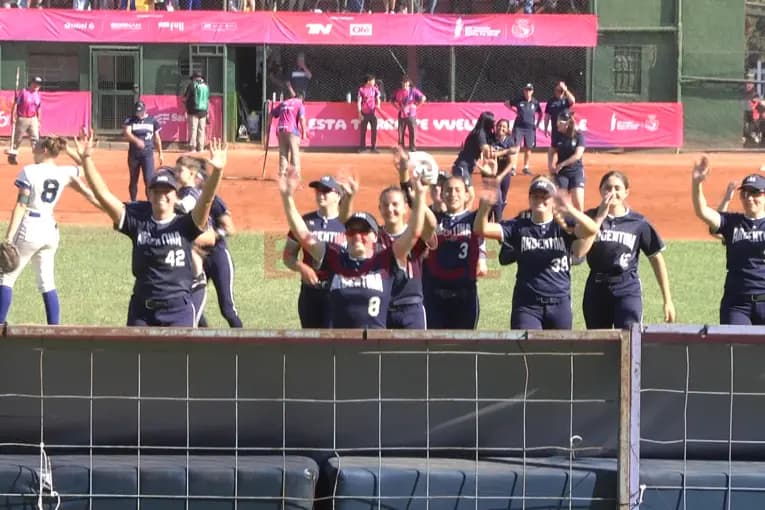 Argentina ganó el bronce en softbol femenino tras vencer a Perú - imagen de origen