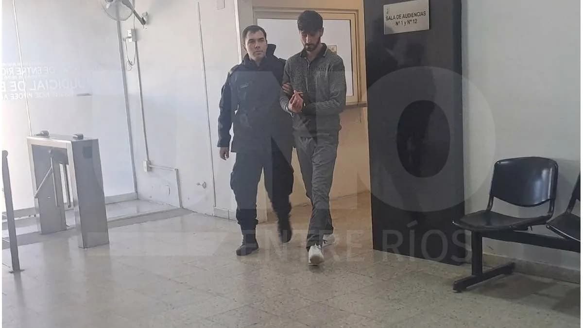 El joven de Crespo acusado de chocar y matar a un policía retirado seguirá preso en su casa - imagen de origen