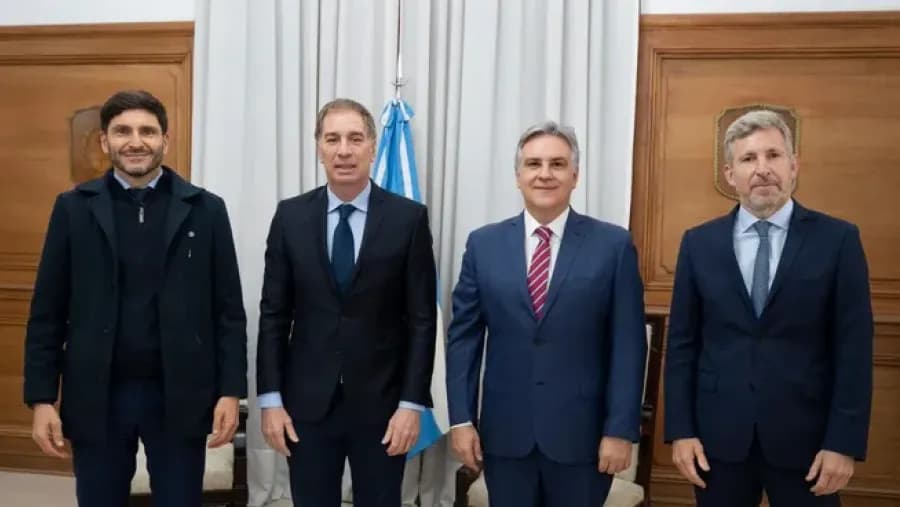 Santilli recibió a Frigerio, Llaryora y Pullaro y puso la agenda energética en el centro de la negociación | Análisis - imagen de origen