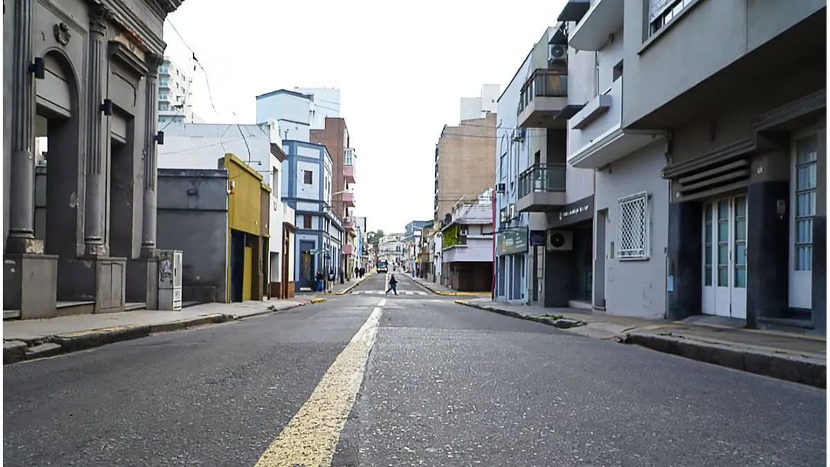 Paraná: realizan trabajos de mantenimiento en calle Córdoba - imagen de origen