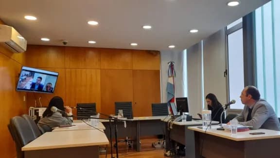 Impiden la presencia del periodismo en una audiencia donde se trató una salida alternativa en un siniestro vial con víctimas menores de edad - imagen de origen