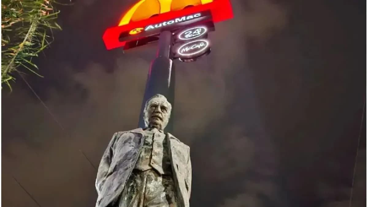 Paraná: la estatua de Raúl Alfonsín será reubicada en Plaza San Miguel - imagen de origen
