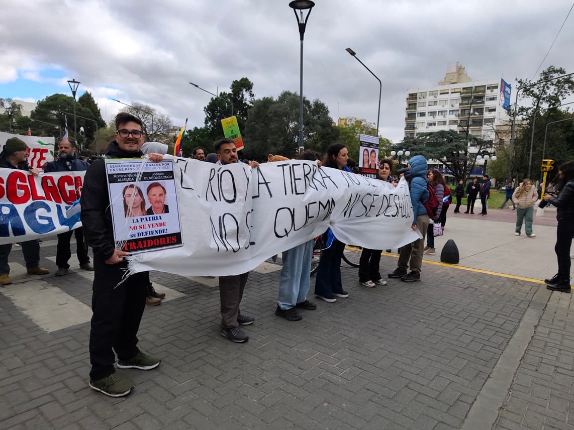 Marcha en Paraná, contra la Ley de Propiedad Privada - imagen de origen
