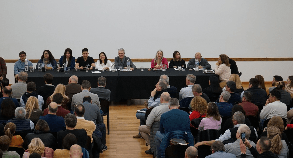El ala crítica le baja el precio al congreso de la UCR - imagen de origen