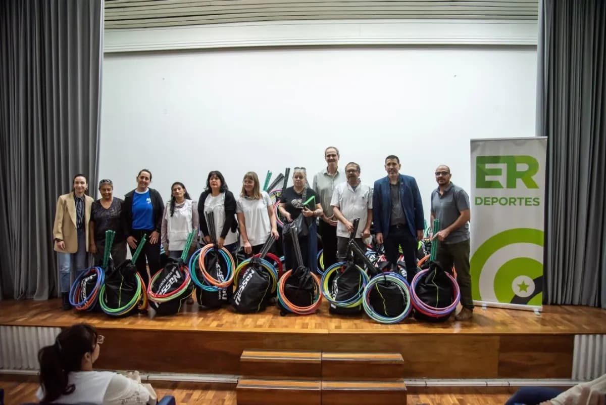 Entre Ríos avanza con la entrega de 140 kits deportivos a escuelas de toda la provincia - imagen de origen