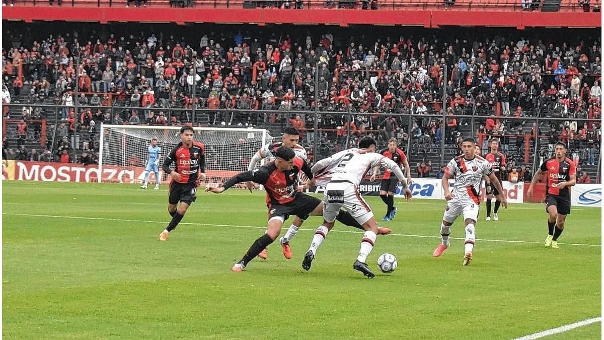 Patronato perdió por goleada ante Colón en Santa Fe y sigue en zona de descenso - imagen de origen