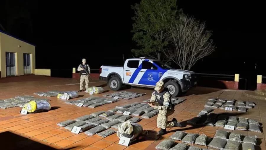 Encontraron más de 400 kilos de marihuana abandonados en el río Paraná | Análisis - imagen de origen