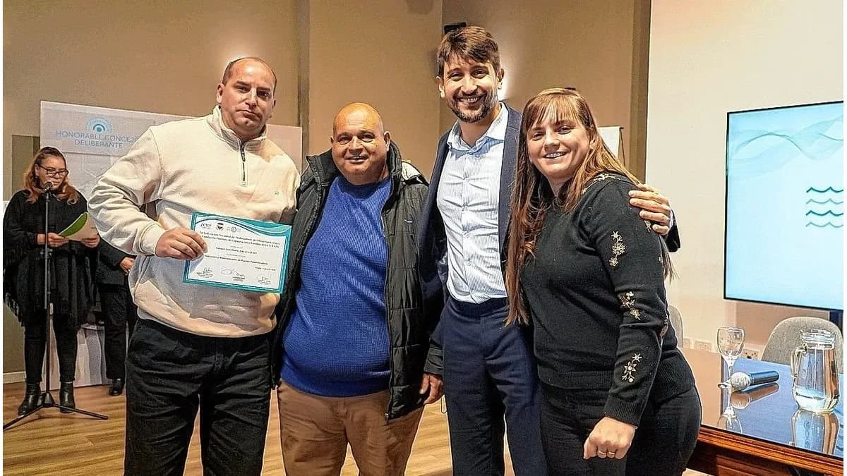 Más de 130 trabajadores de Obras Sanitarias de Paraná recibieron certificados por su capacitación - imagen de origen
