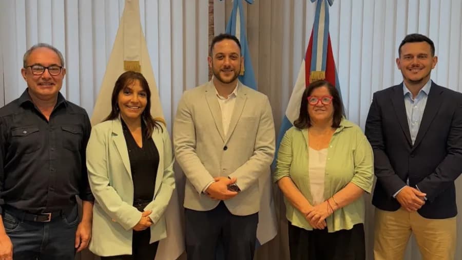 Concejales de JxER de Paraná cuestionaron al defensor del Pueblo por “utilizar su cargo con fines políticos” | Análisis - imagen de origen