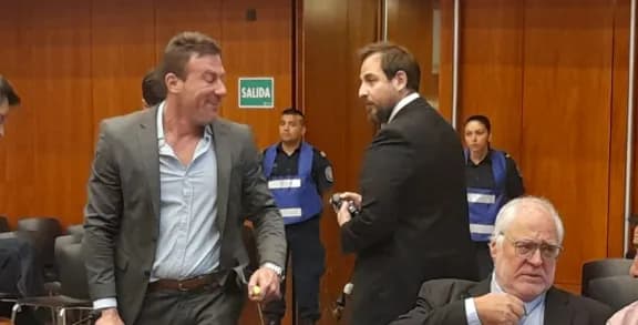 Procesan con prisión preventiva al comisario Rosatelli en la causa por narcotráfico y estafa por la compra de un rodado secuestrado con droga - imagen de origen