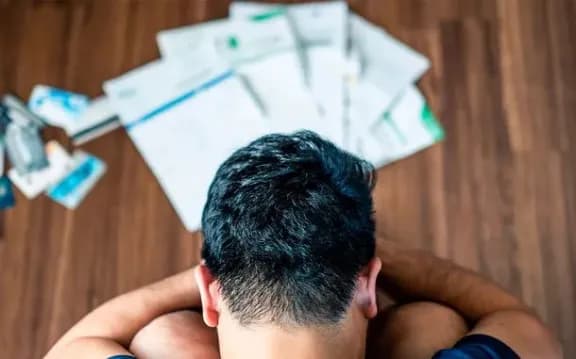 Proponen regular las cobranzas extrajudiciales para evitar el hostigamiento a deudores - imagen de origen