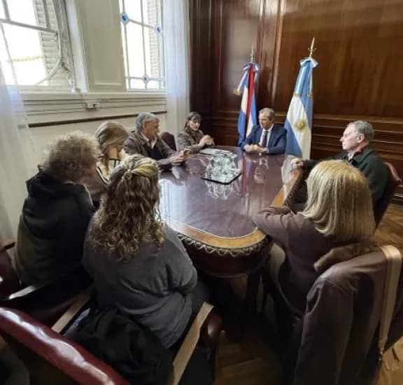 Bahl atendió las demandas del sector turístico de Colón que atraviesa por una difícil situación - imagen de origen