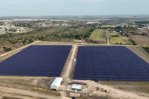 Avanza la etapa final del Parque Solar Fotovoltaico de Paraná - imagen de origen