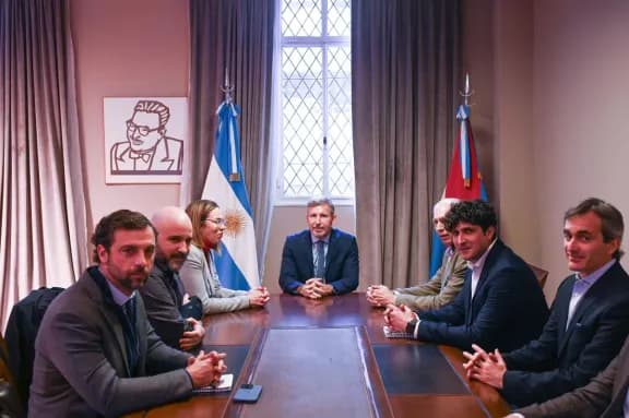 La provincia y el BID trabajan para poner en marcha la Agencia de Inversiones y Comercio Exterior - imagen de origen