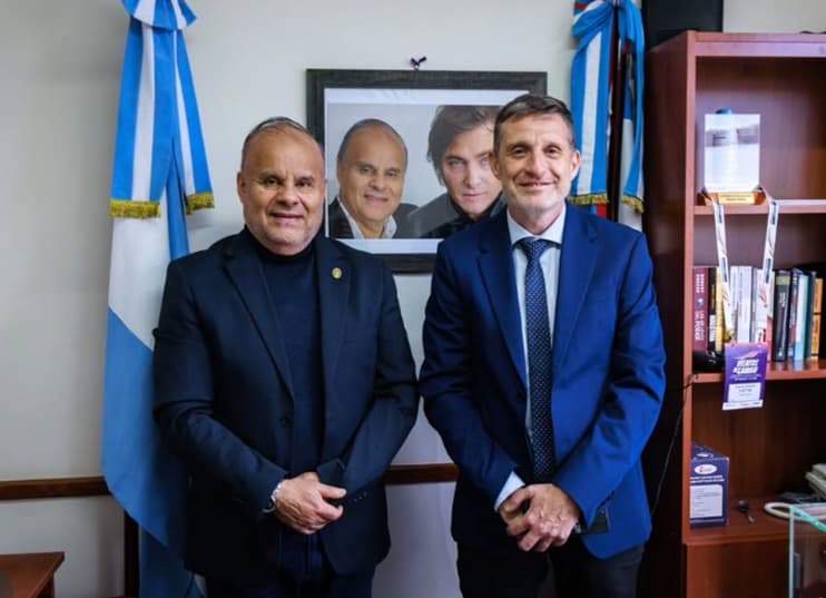 Filipuzzi se muestra con el dueño de LLA en Entre Ríos - imagen de origen