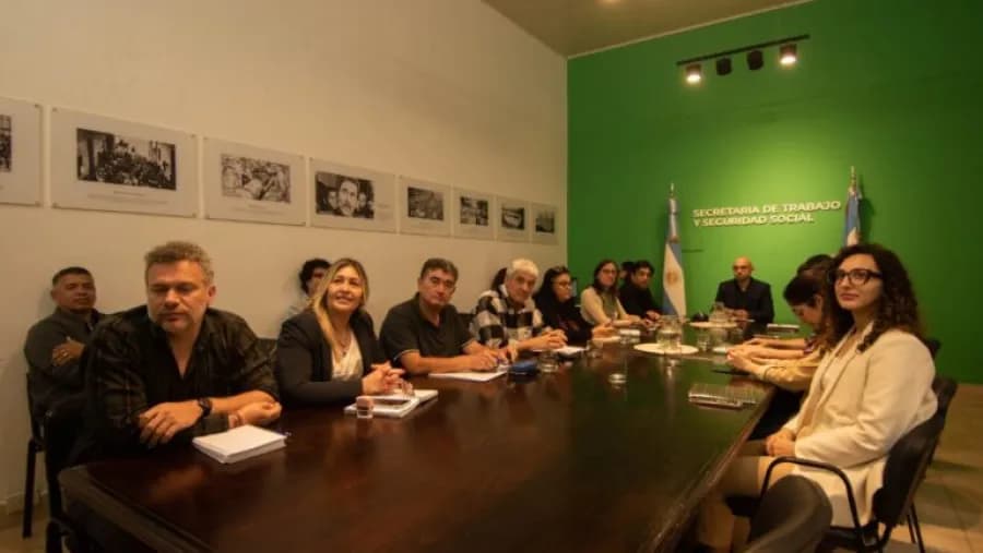 En rechazo a la propuesta salarial del 3,5% que se pagará por decreto, Agmer va al paro miércoles y jueves | Análisis - imagen de origen