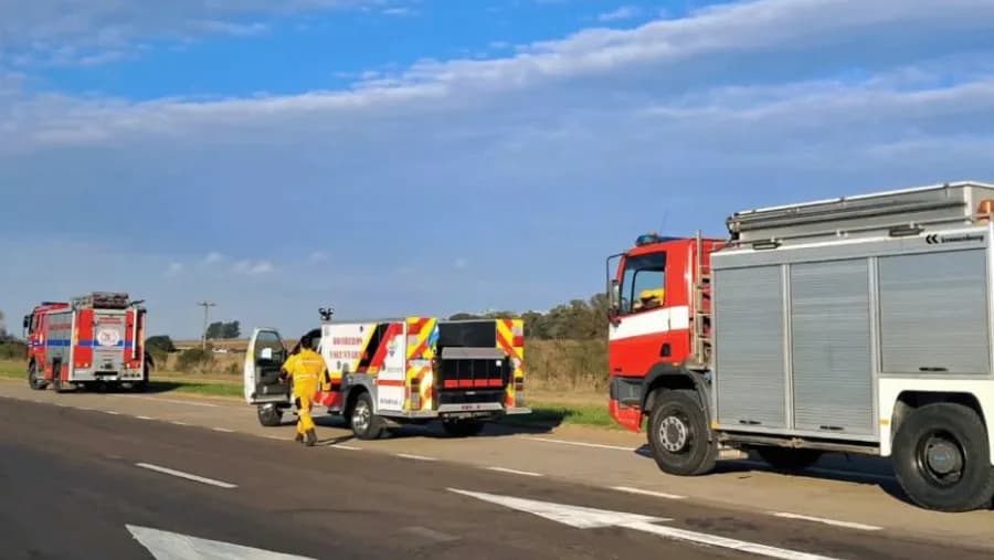 Un llamado alertó sobre un accidente con personas atrapadas: movilizó a bomberos pero era falsa alarma | Análisis - imagen de origen