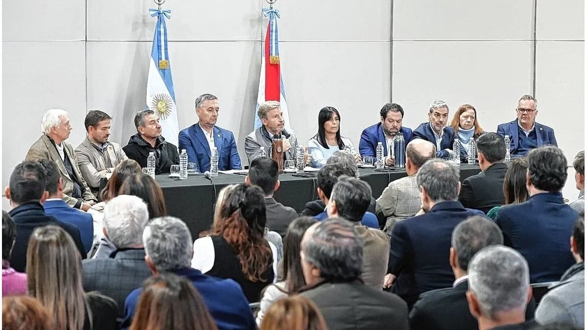 Frigerio defendió las reformas de su gestión y pidió a su equipo profundizar el rumbo del gobierno - imagen de origen