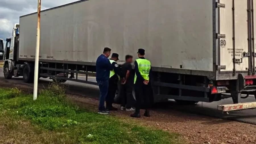 Joven buscada en Concordia apareció en un camión que volvía de Paraguay: detuvieron al chofer | Análisis - imagen de origen