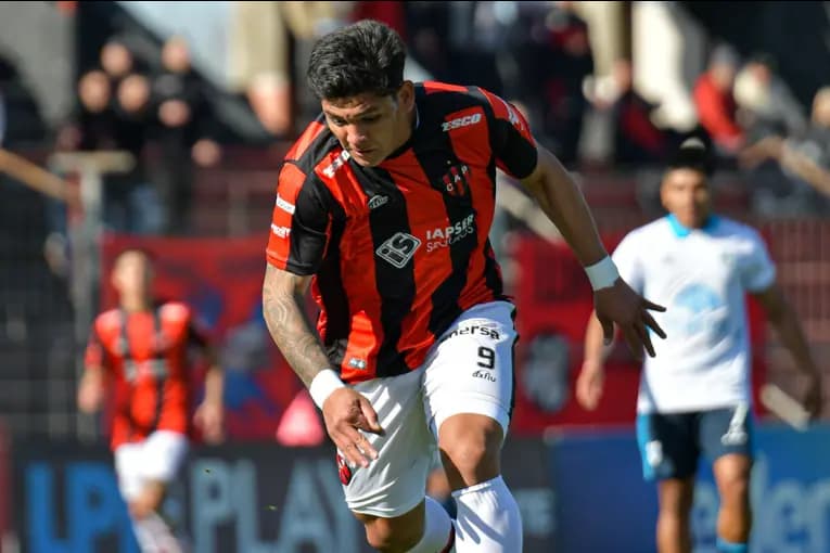 Patronato empató 3 a 3 con Gimnasia de Jujuy en un partidazo y sigue en puestos de descenso - imagen de origen